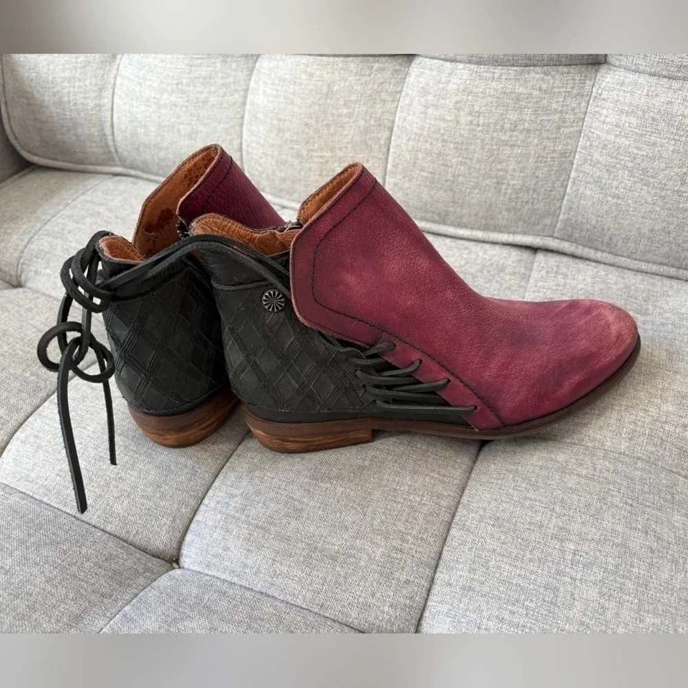 Veracruz Fox Hill Lace Booties Black and Bordeaux NWT
